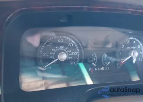 2008 Lincoln Town Car Signature Limited из США, поврежденный, VIN 2LNHM82V98X643213